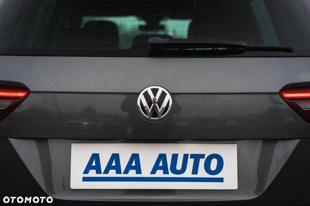 Volkswagen Tiguan - 12