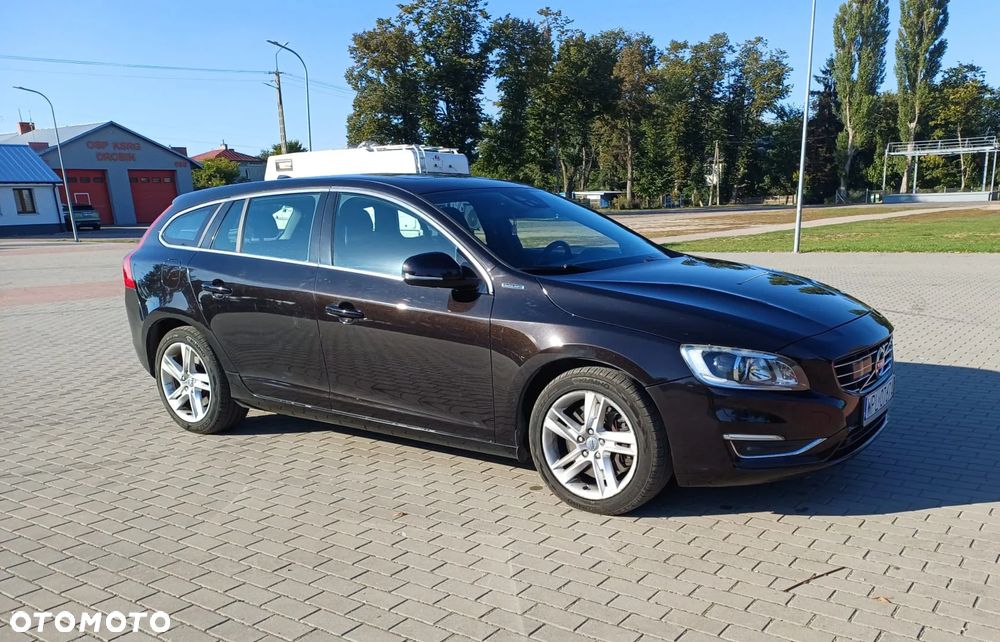 Volvo V60 D6 AWD Plug-in Hybrid Summum - 1