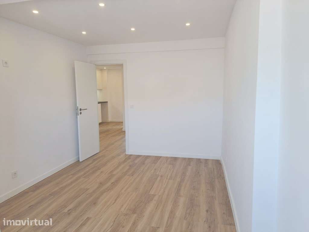 Apartamento T2 com Varanda para venda em Queluz - Sintra - Lisboa - Grande imagem: 5/30