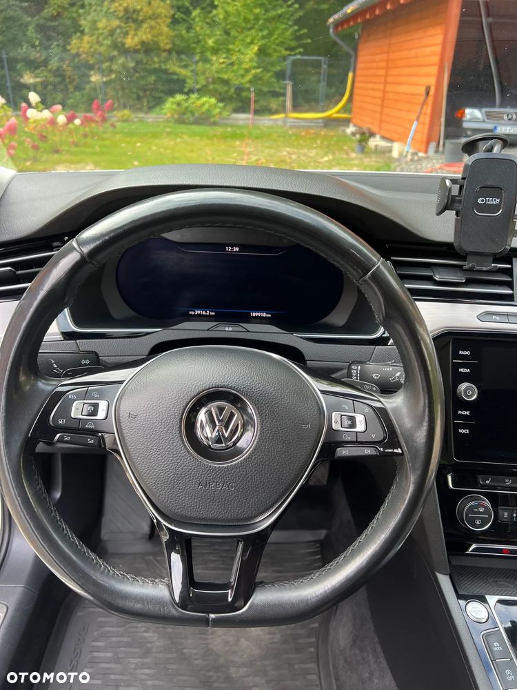 Volkswagen Passat - 13
