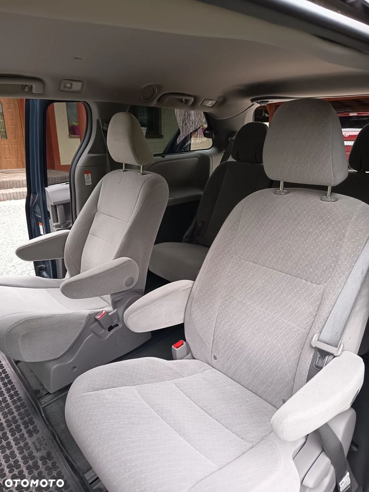 Toyota Sienna - 13
