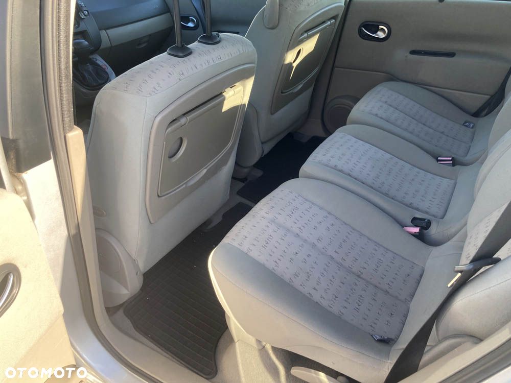 Renault Grand Scenic - 10