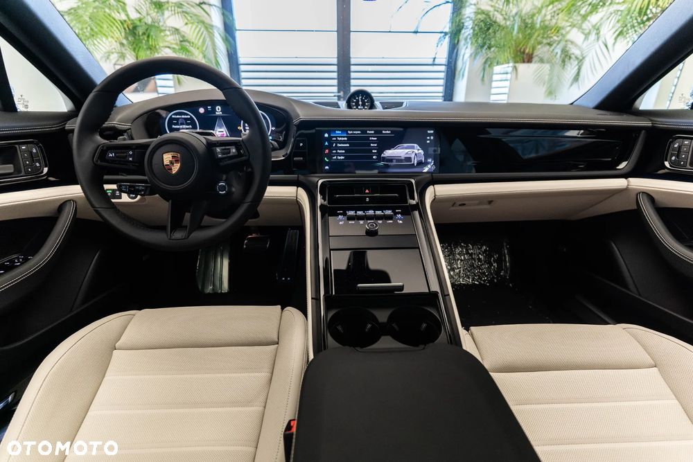 Porsche Panamera 4 E-Hybrid - 12