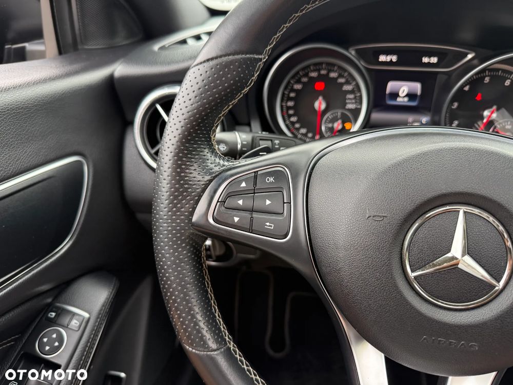 Mercedes-Benz CLA 220 4Matic 7G-DCT AMG Line - 14