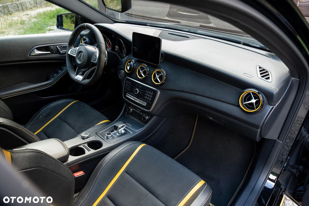 Mercedes-Benz Klasa A AMG 45 4Matic AMG Speedshift 7G-DCT Yellow Night Edition - 24