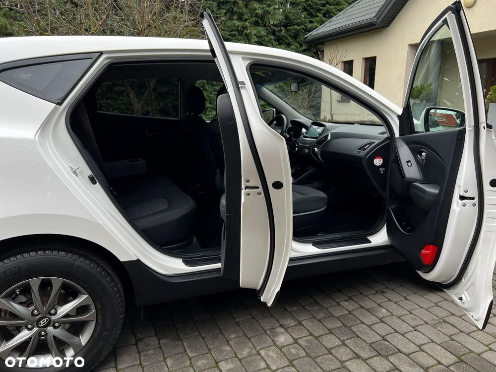 Hyundai ix35 1.6 2WD Fifa World Cup Edition - 4