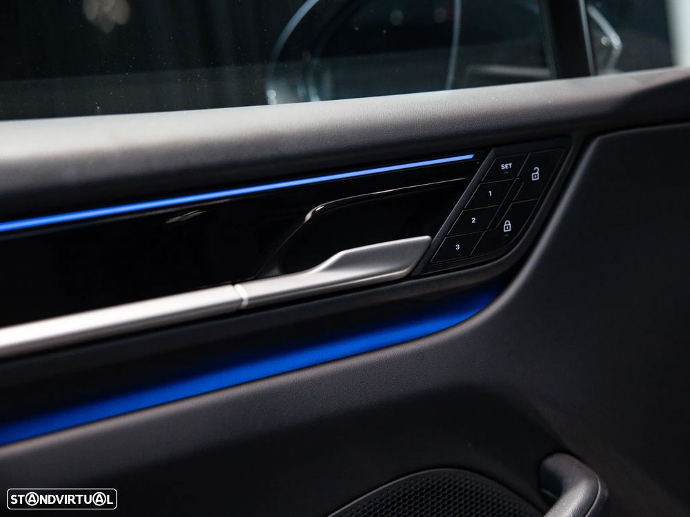 Porsche Macan Electric 4 - 39