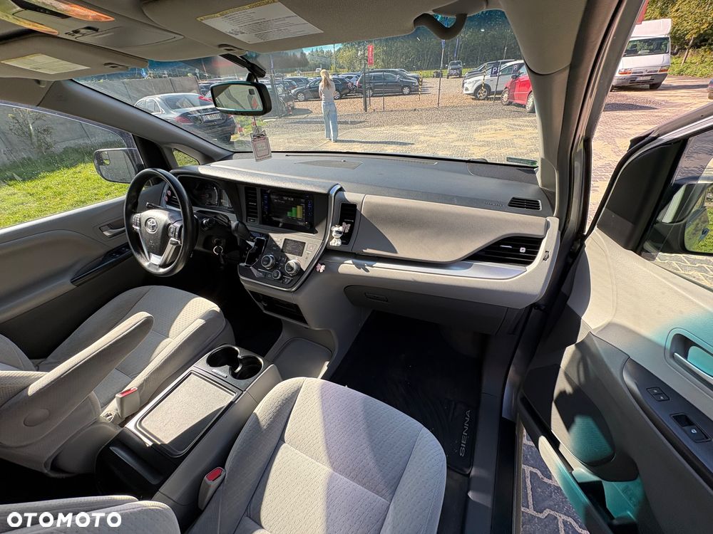 Toyota Sienna 3.5 V6 SE - 34