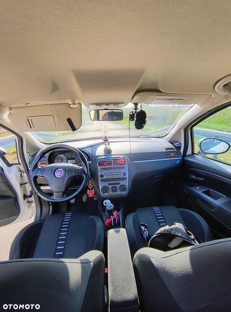 Fiat Grande Punto - 8