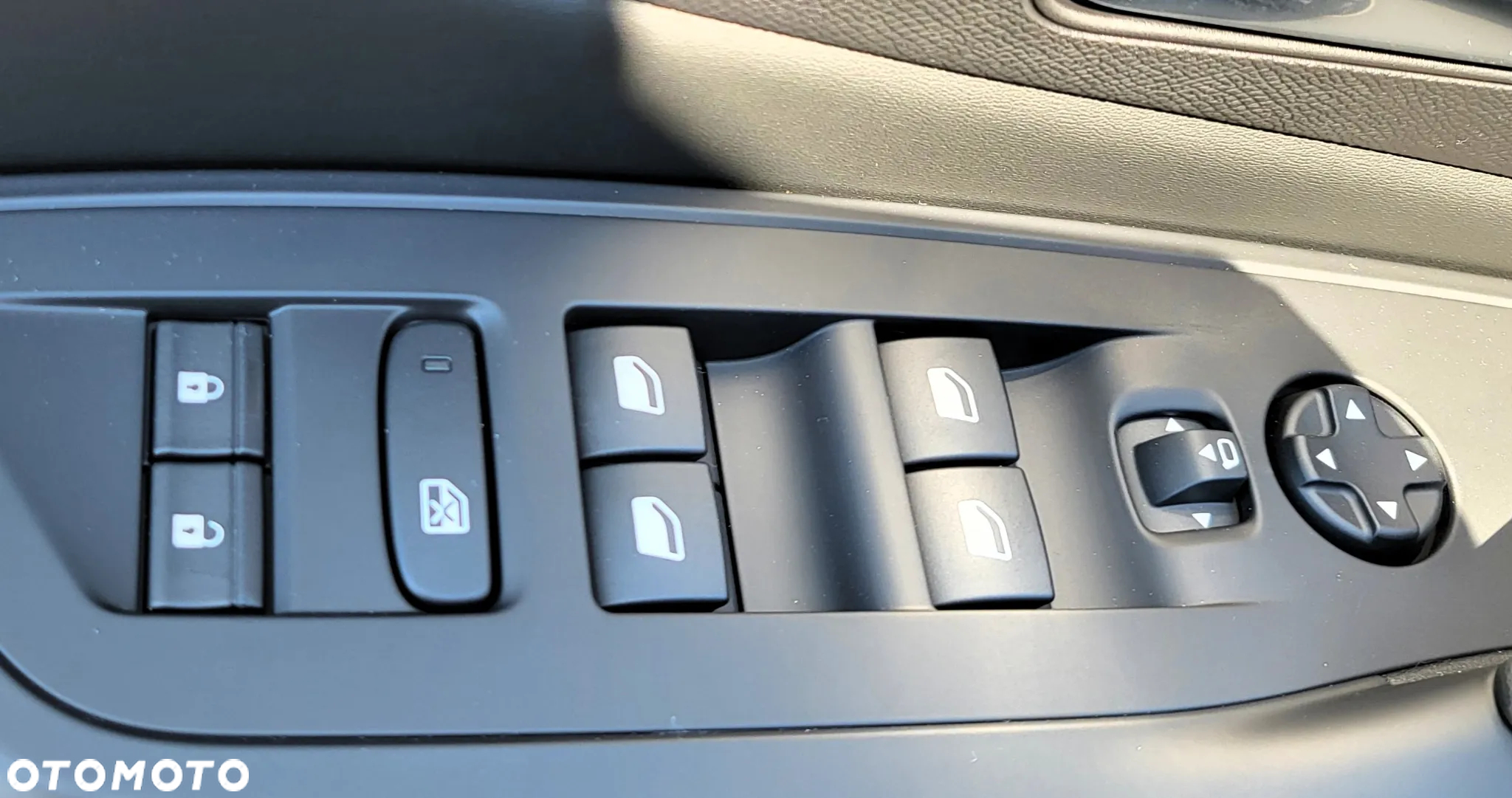 Peugeot 408 1.6 Plug-In Hybrid 225 GT EAT8 - 25