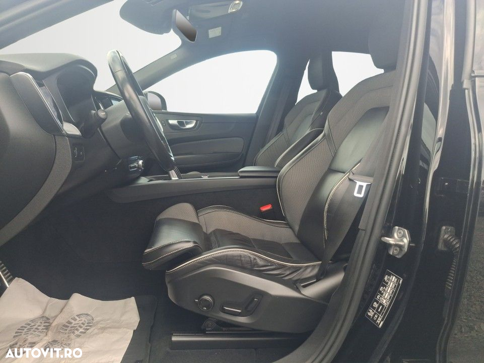 Volvo XC 60 B5 MHEV AWD R-Design - 9