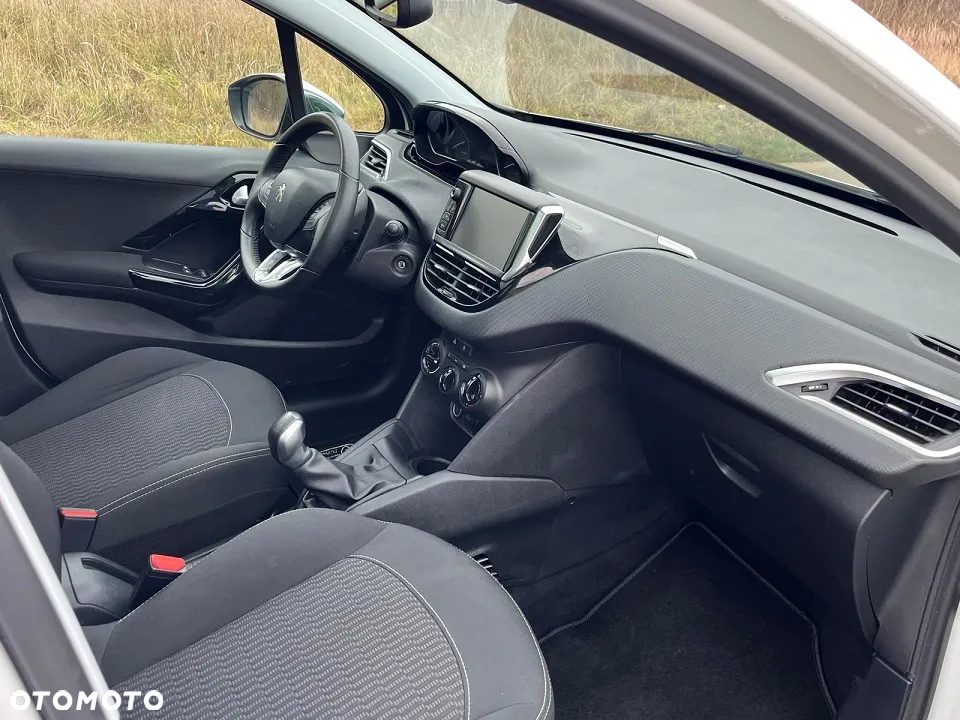 Peugeot 208 PureTech 82 Start & Stop Style - 12