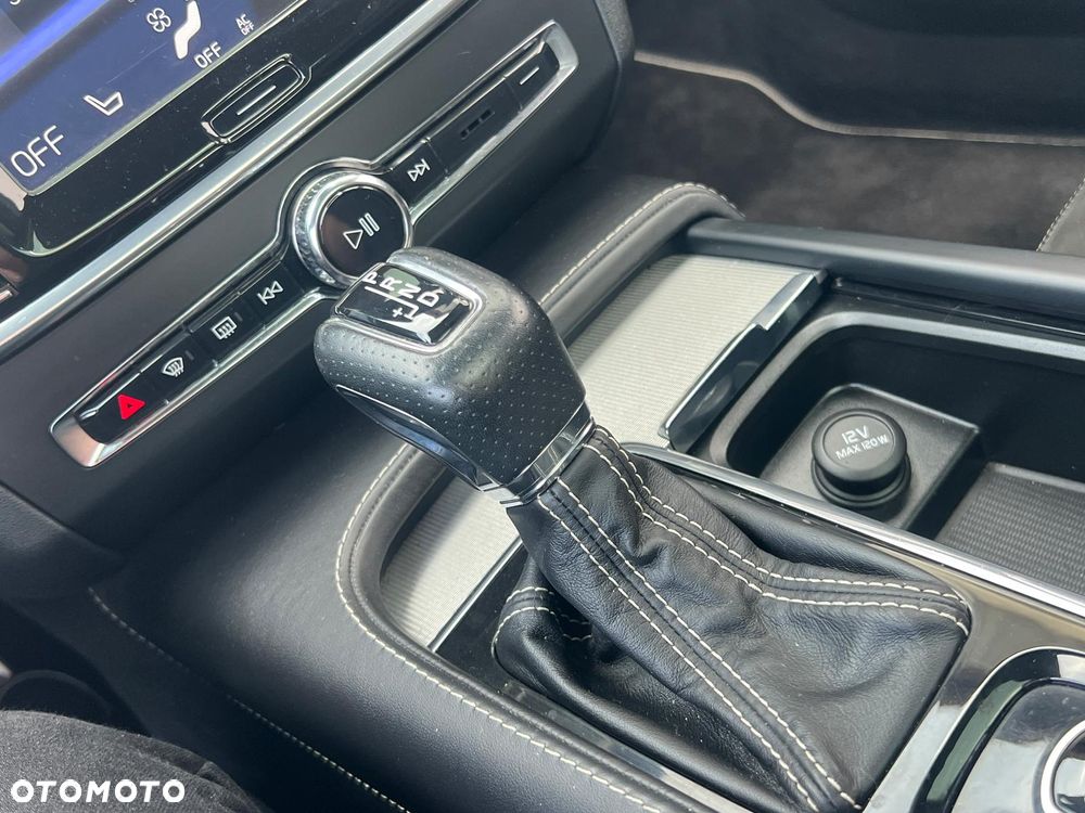 Volvo V90 D5 AWD Geartronic R Design - 9
