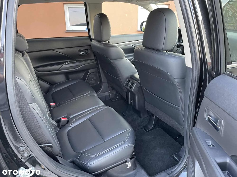 Mitsubishi Outlander 2.4 4WD CVT Instyle - 13