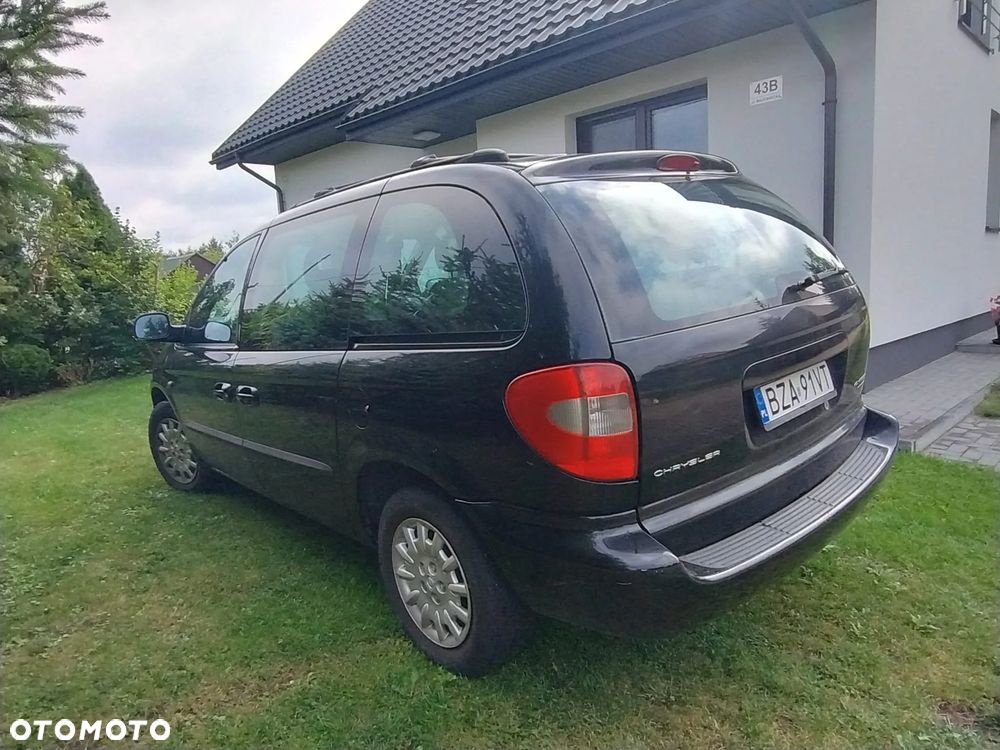 Chrysler Voyager 2004 photo 2