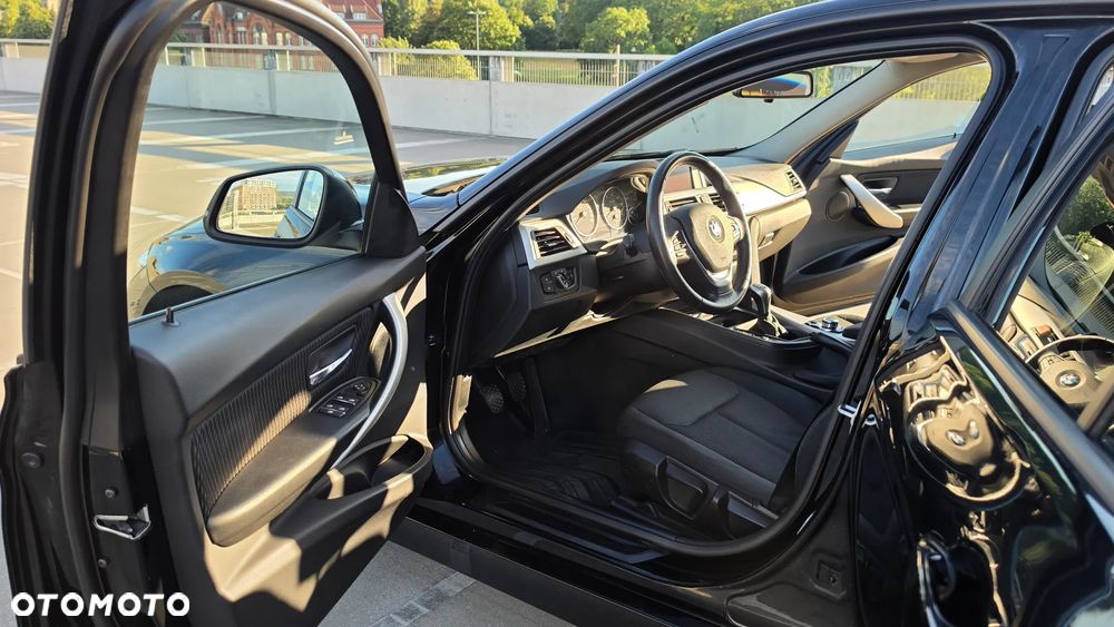 BMW Seria 3 320d - 12