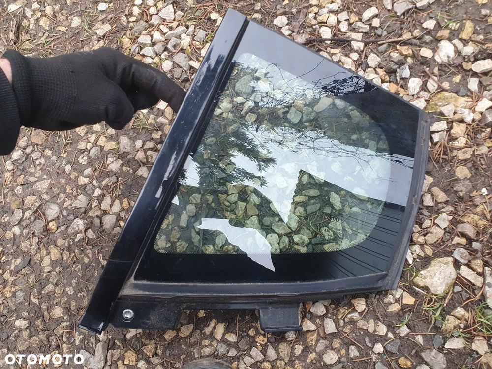 Szyba drzwi tylnych tył trójkąt lewa KIA STINGER 83573-J5000 - 1