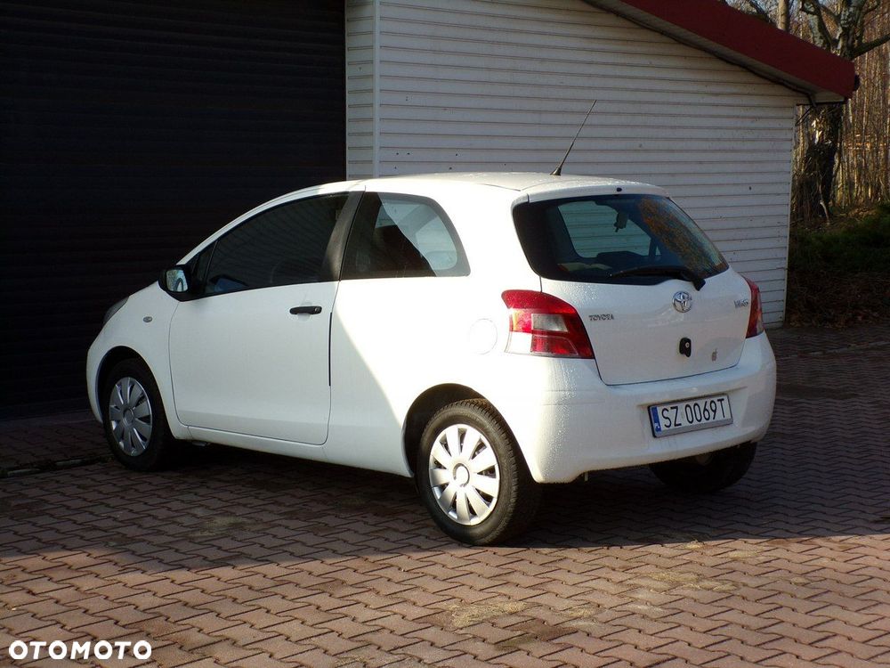 Toyota Yaris - 10