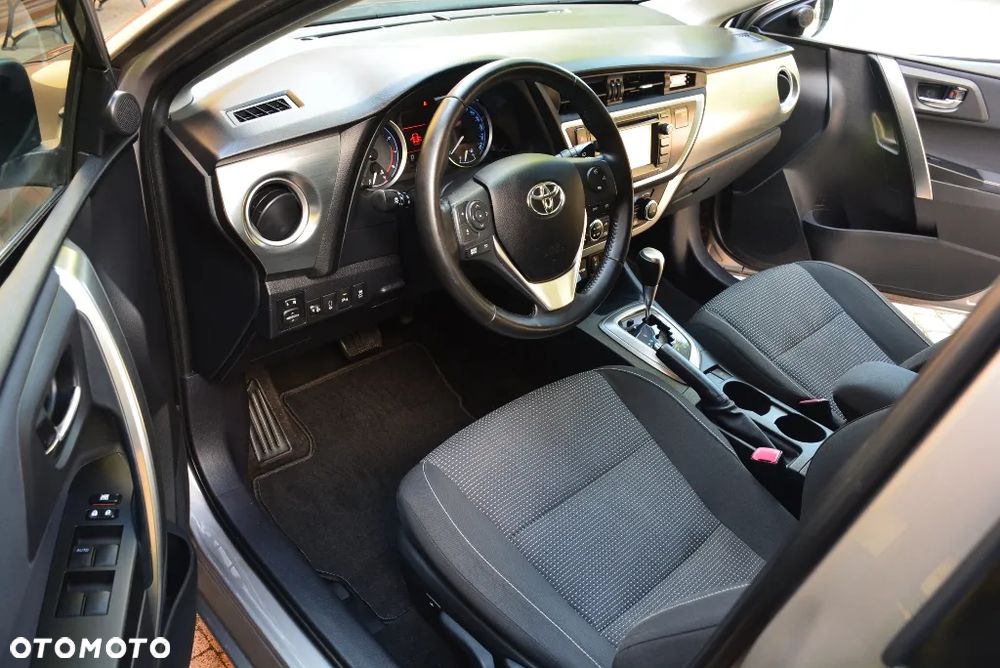 Toyota Auris 1.6 Premium Comfort MS - 6