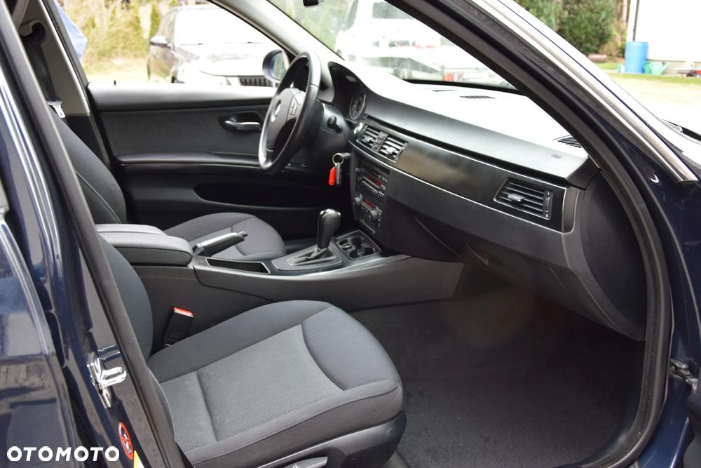 BMW Seria 3 325i - 21