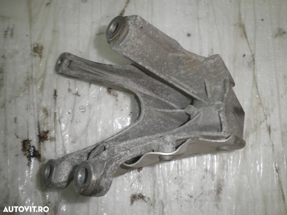 Suport dreapta motor BMW Seria 5 G30 G31 530e 2.0 Hybrid 6861564 - 2