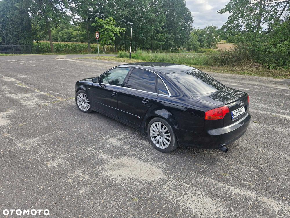 Audi A4 Limousine - 1