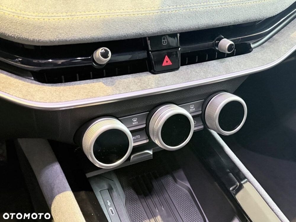 Skoda Superb 2.0 TDI SCR Edition 130 DSG - 38