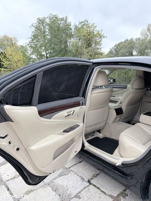 Lexus LS - 13