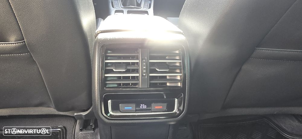 VW Passat Variant 2.0 TDi Highline - 12