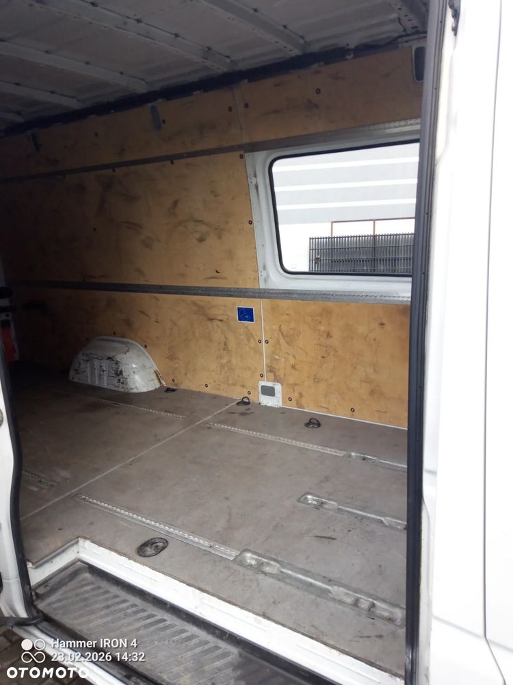 Mercedes-Benz Sprinter - 11