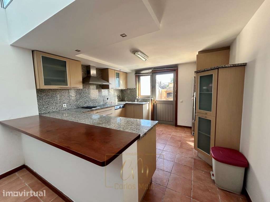 Moradia T4 com Garagem e Espaço ao Ar Livre no Coração da Cidade - Grande imagem: 3/29