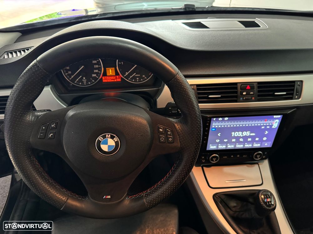 BMW 318 d LifeStyle - 21