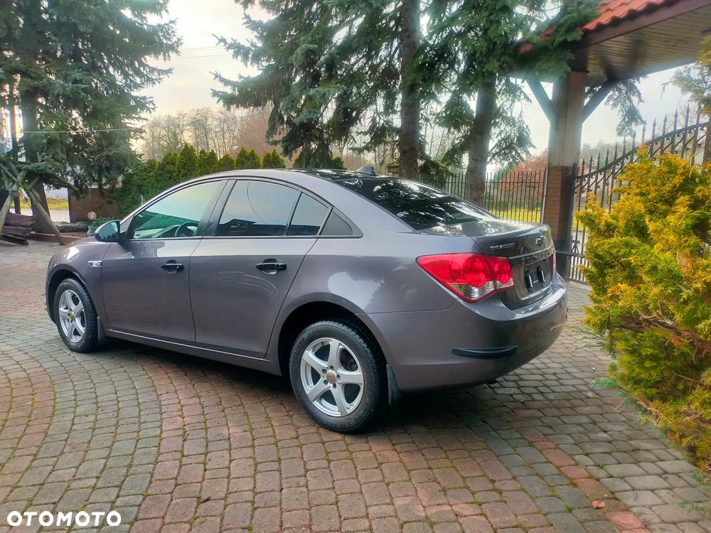 Chevrolet Cruze 1.6 LS - 4