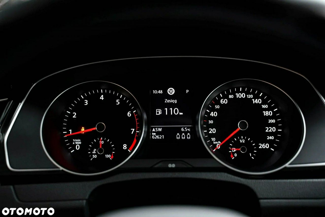 Volkswagen Passat - 36