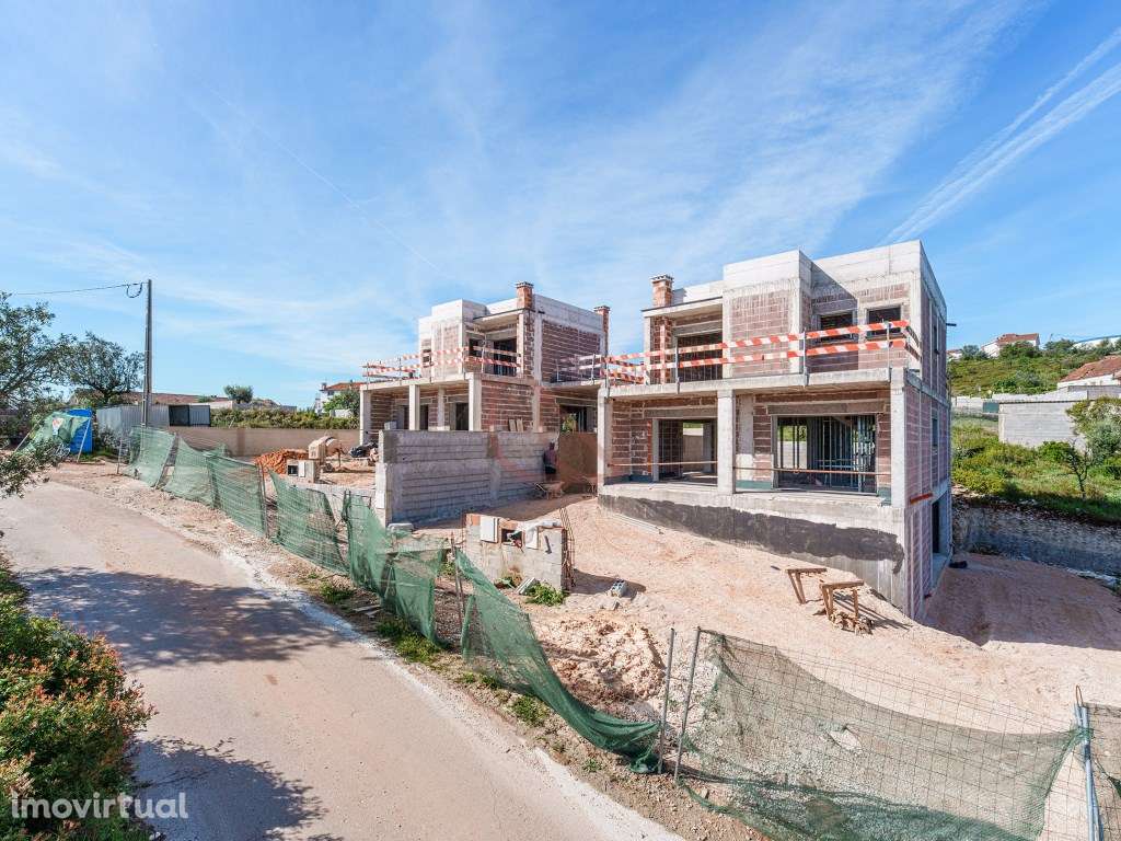 Moradia T3 Nova / Garagem / Fátima - Grande imagem: 2/33