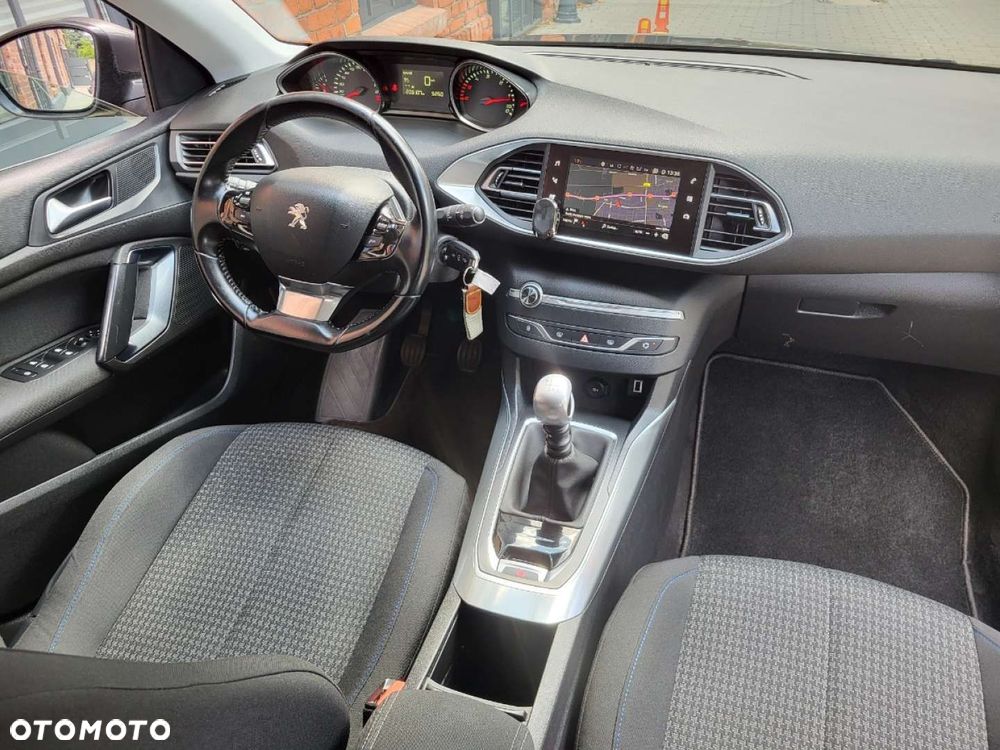 Peugeot 308 - 8