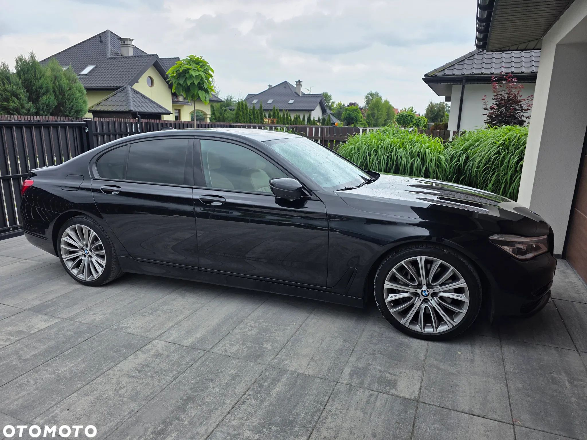BMW Seria 7 750i xDrive - 1