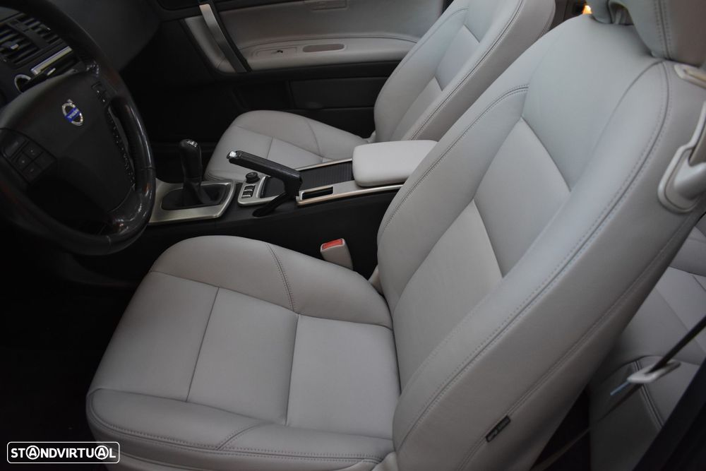 Volvo C70 2.4 D5 Momentum - 28