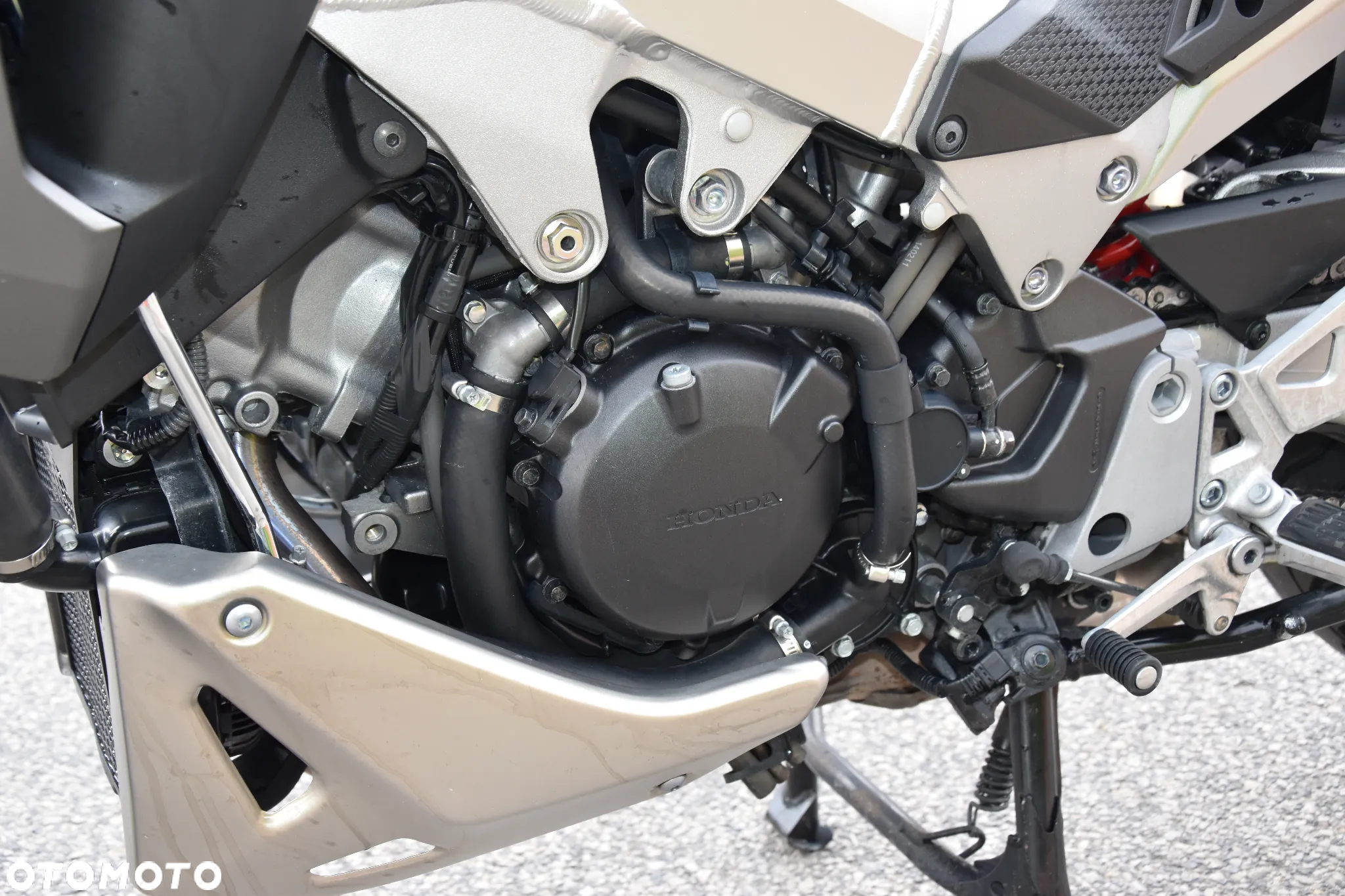 Honda VFR - 13