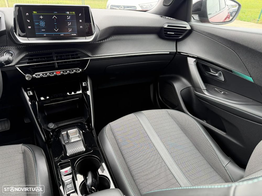 Peugeot e-2008 Allure - 18