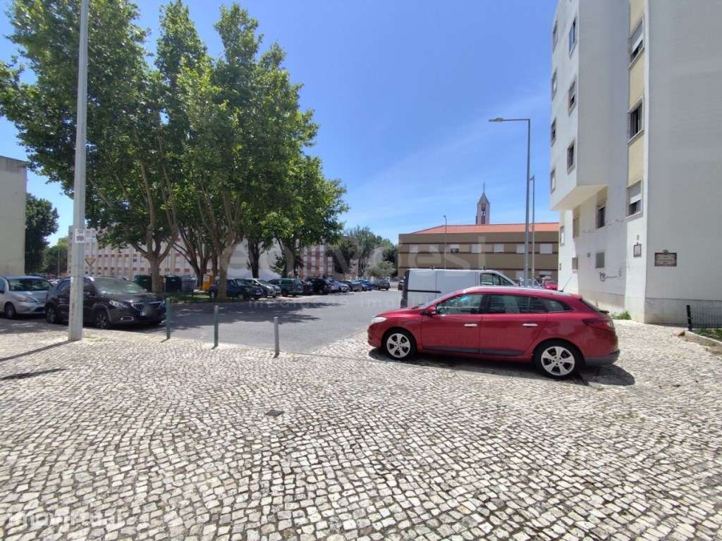 Apartamento T3 totalmente remodelado com arrecadação - Grande imagem: 4/24