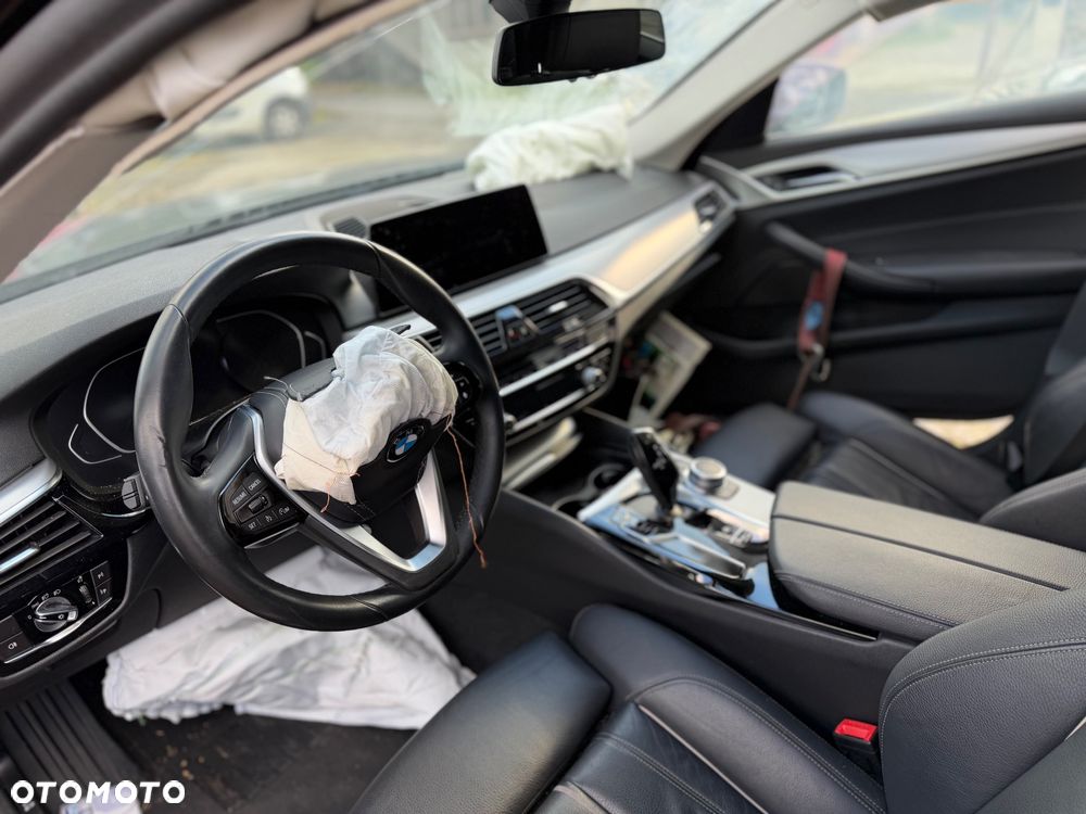 BMW Seria 5 520d xDrive Touring - 29