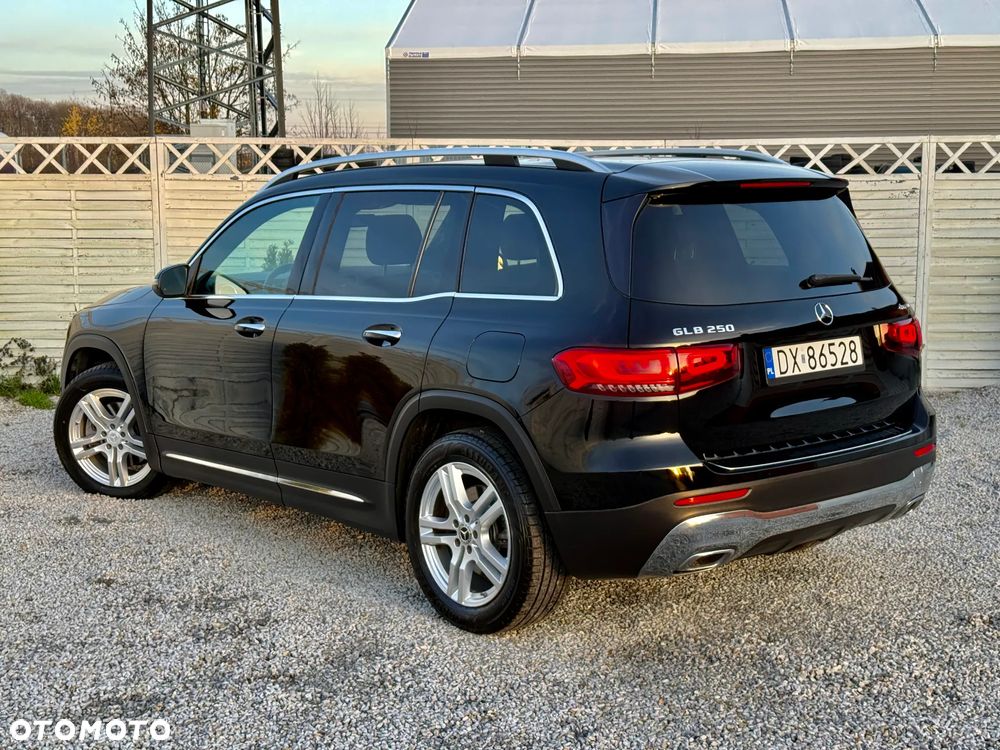 Mercedes-Benz GLB 250 4-Matic 8G-DCT - 2