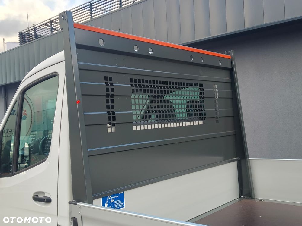 Mercedes-Benz Sprinter - 14