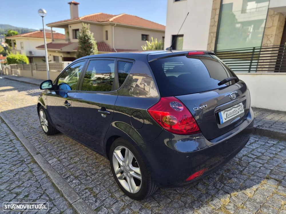 Kia Ceed - 4
