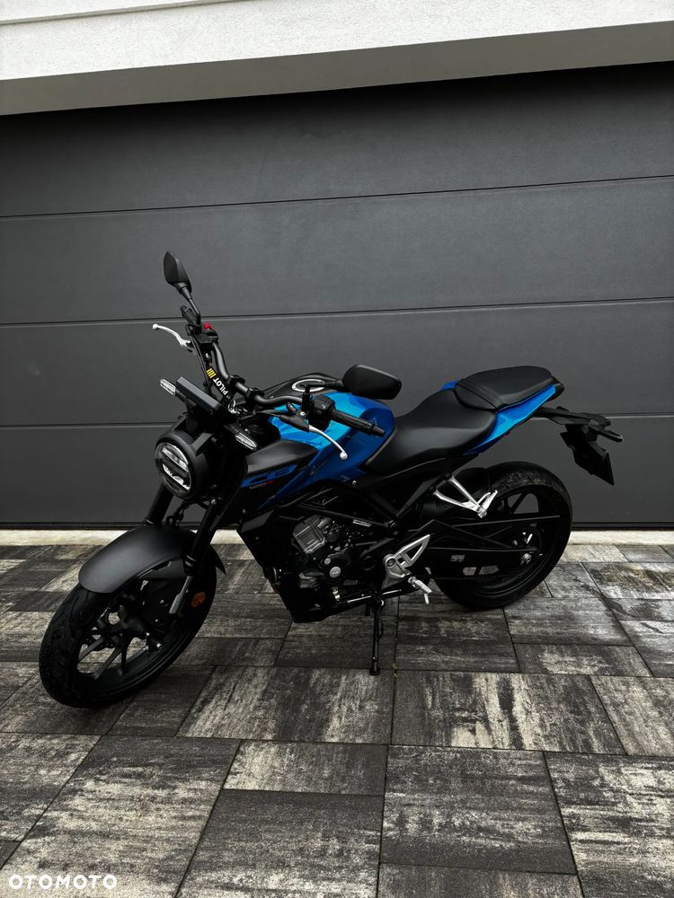 Honda CB - 1