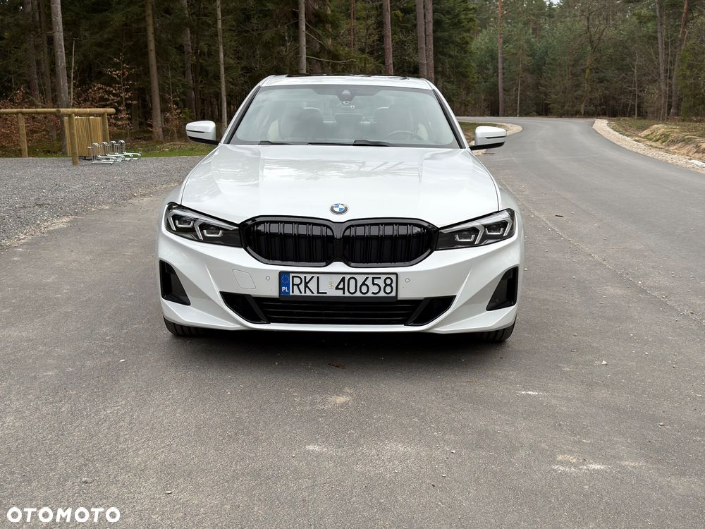 BMW Seria 3 330i xDrive Sport Line - 2