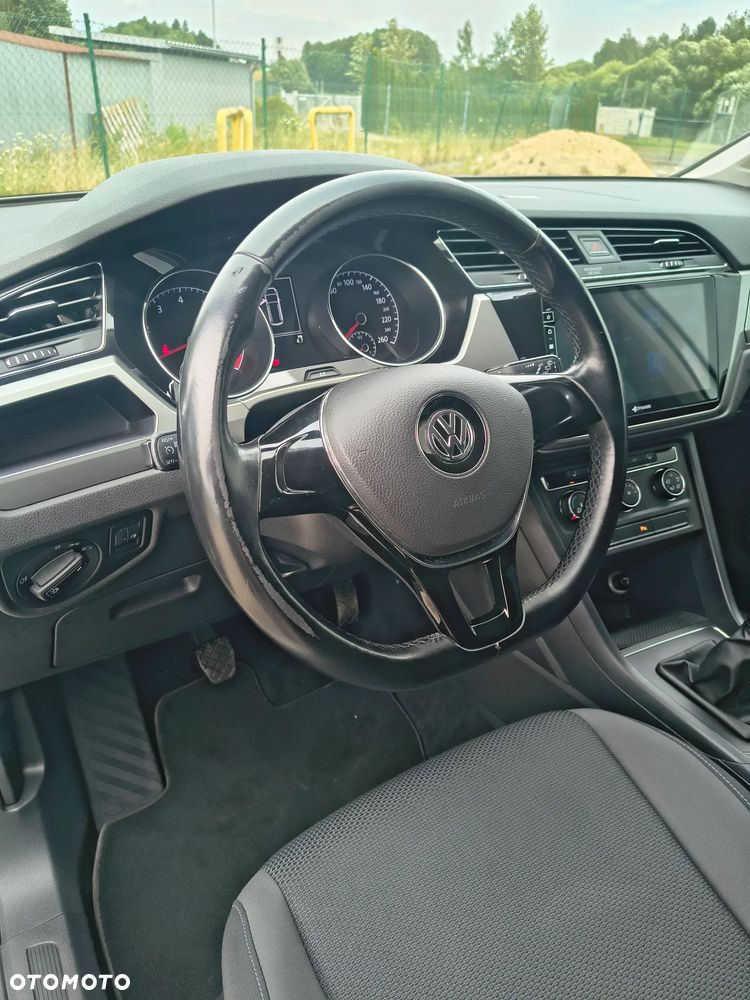 Volkswagen Touran - 21