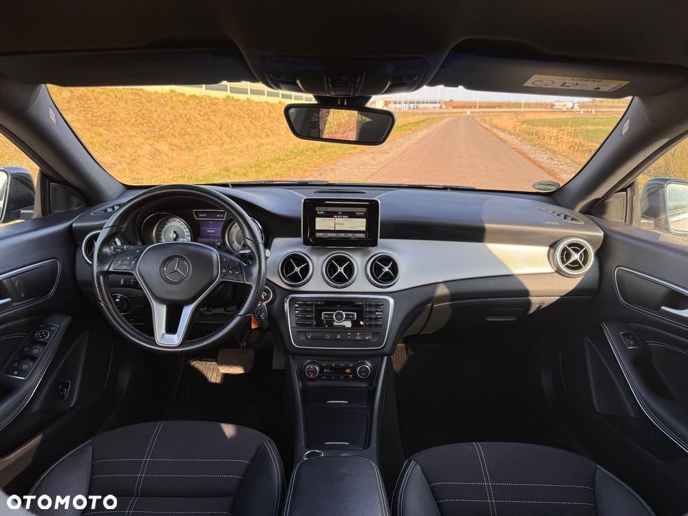 Mercedes-Benz CLA 200 7G-DCT Urban - 27