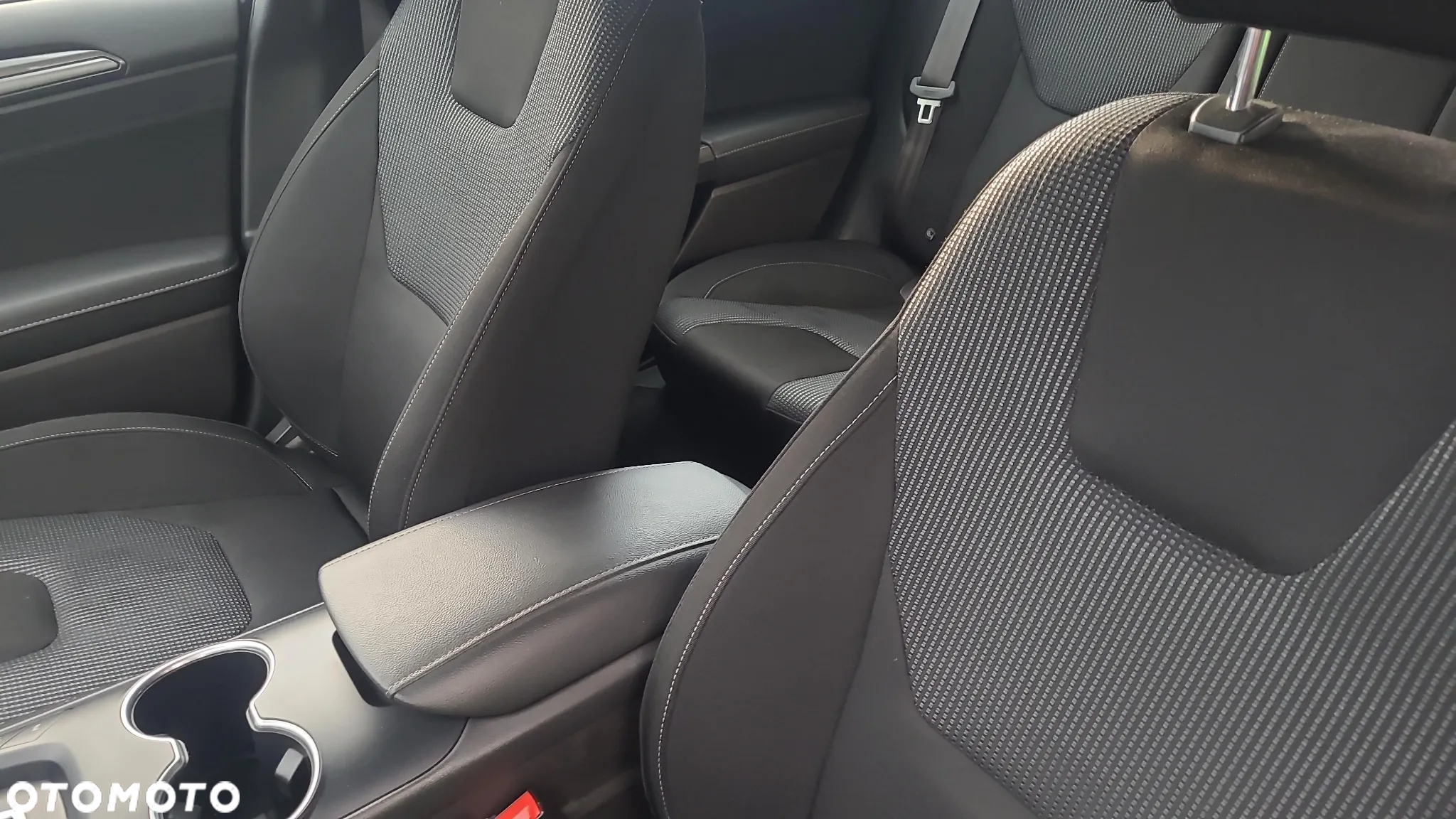 Ford Mondeo 2.0 EcoBlue Titanium - 24